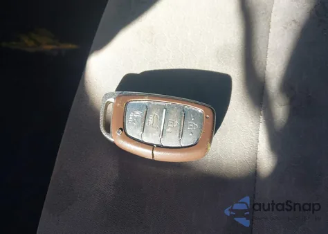 2019 Hyundai Elantra Value Edition z USA, uszkodzony, nr VIN 5NPD84LFXKH493192